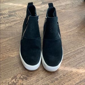 Steve Madden “Wedgie” sneaker